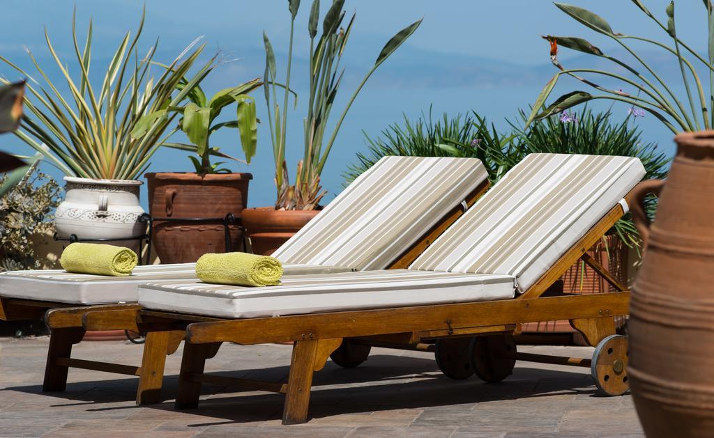 Diamante Beachfront Suites Xylokastro Exterior photo